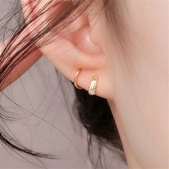 Delightful 18k Yellow Gold Plated Wrap Stud Earrings - Picture 1 of 3